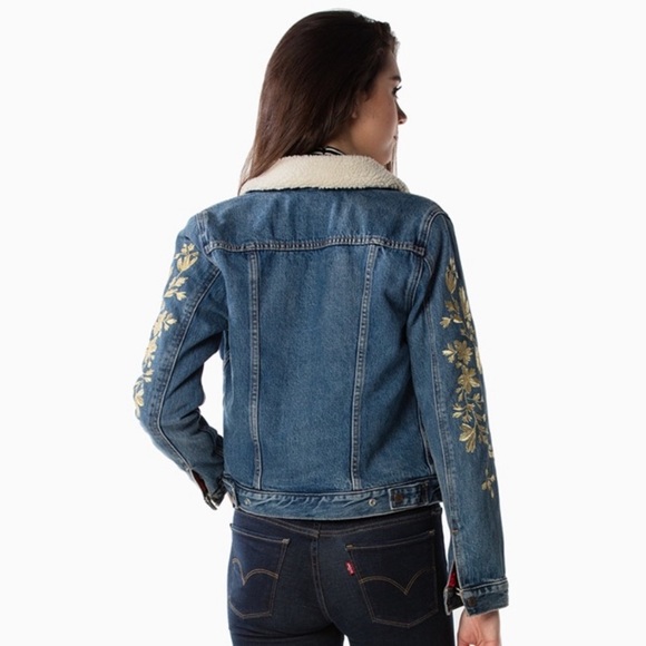 RARE Levi’s floral embroidered sherpa trucker jacket NWT - Picture 3 of 15